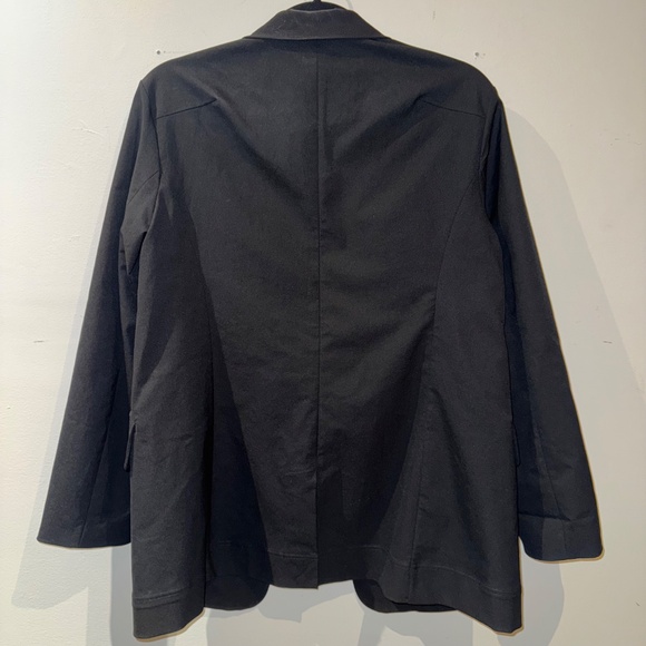 Classic Black Men’s Blazer - Picture 3 of 4